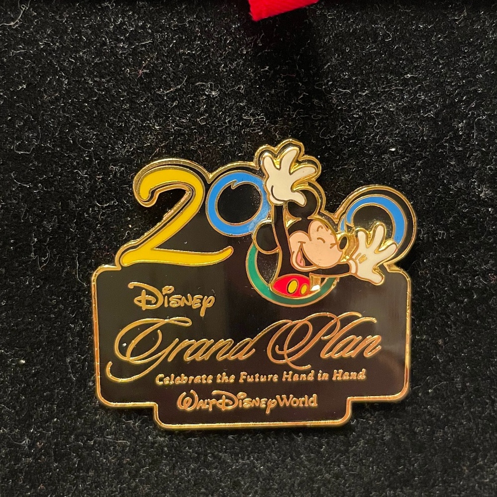 Walt Disney World Grand Plan 2000 pin in original box